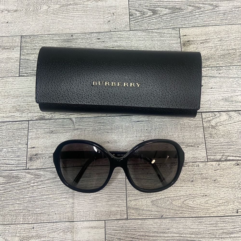 Burberry Sunglasses - Picture 5 of 8